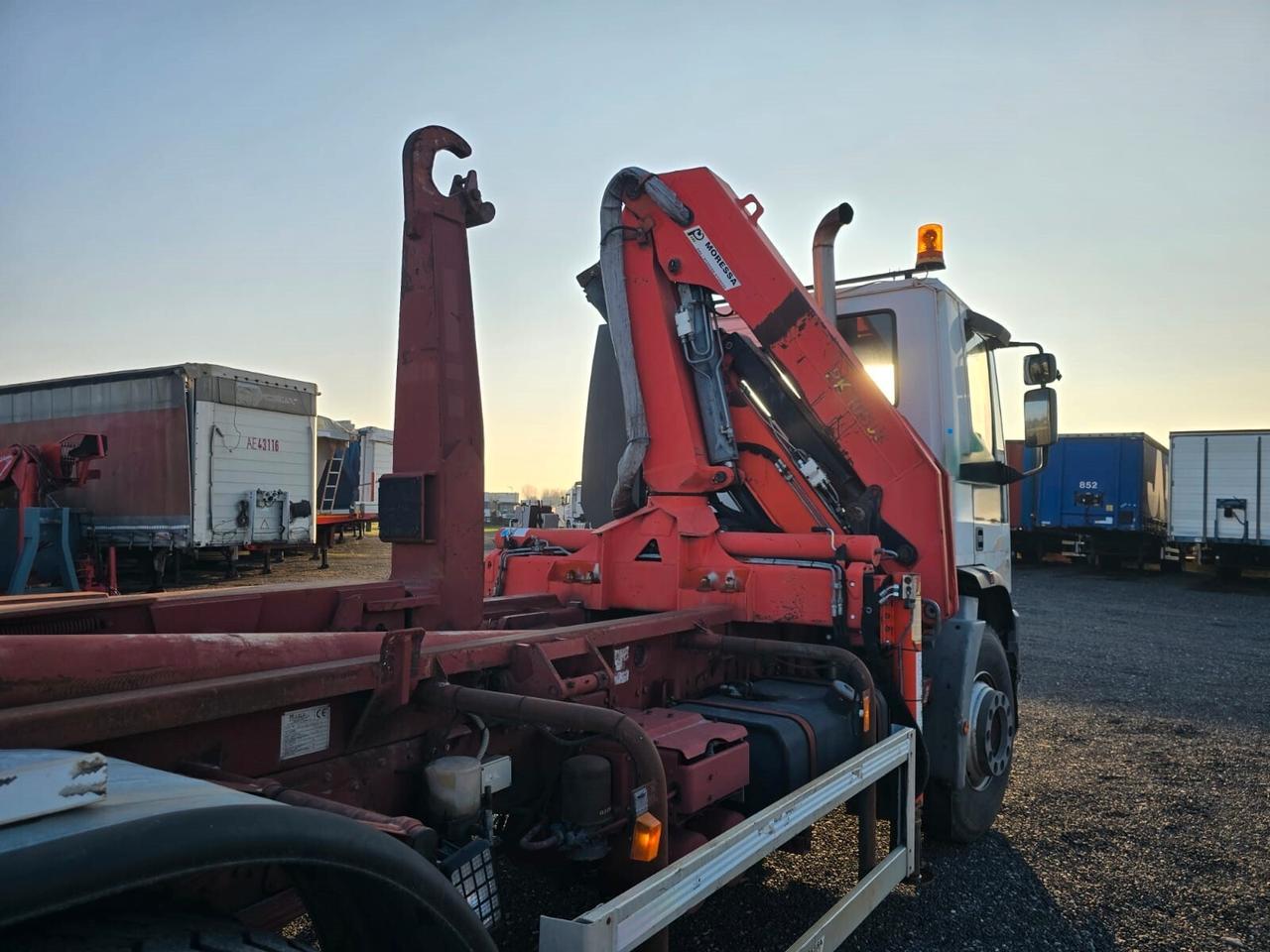 AUTOCARRO SCARRABILE MACCHINA OPERATRICE