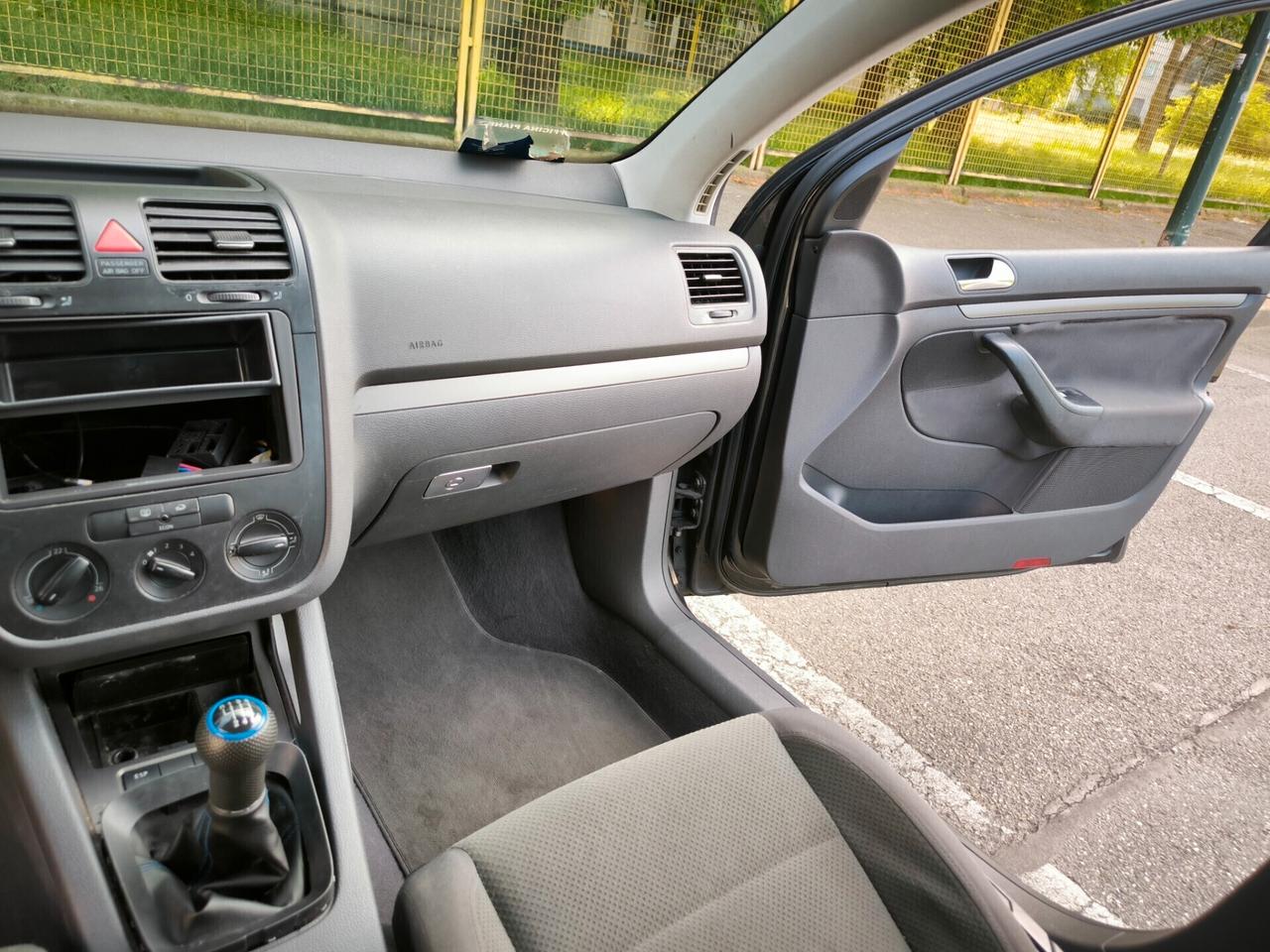 Volkswagen Golf 1.6 16V FSI 5p. Sportline