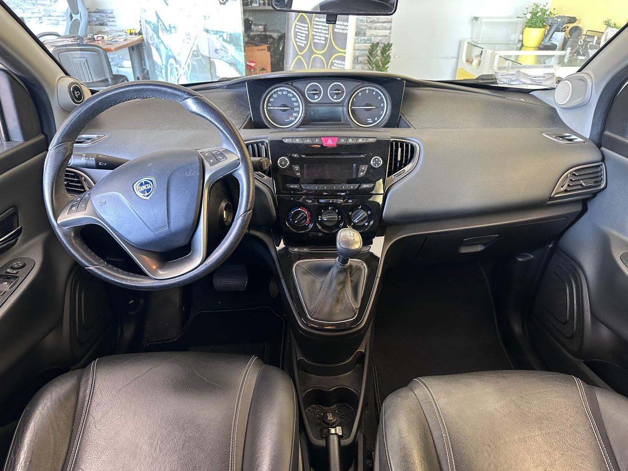 Lancia Ypsilon cambio automatico