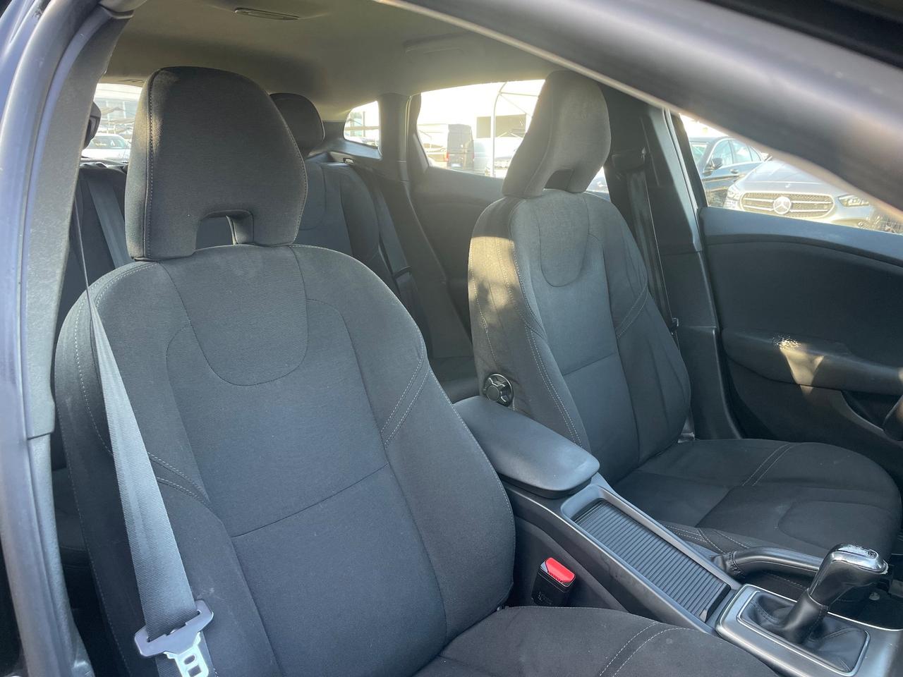 Volvo V40 2.0 D2 120cv MOMENTUM/GARANZIA 12 MESI