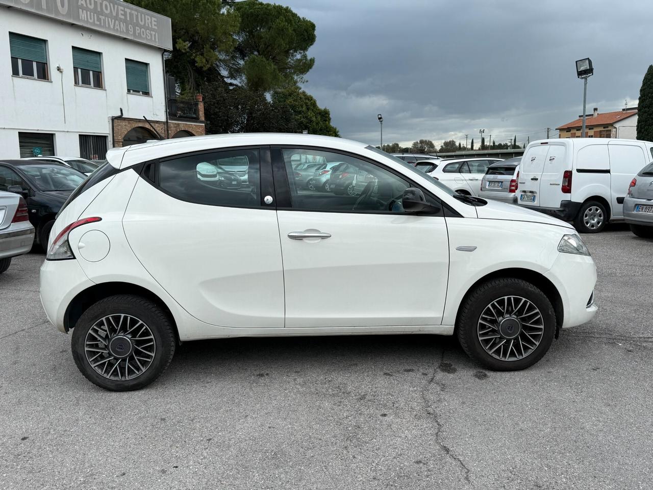 Lancia Ypsilon 0.9 TwinAir 85 CV 5 porte Metano Ecochic Gold