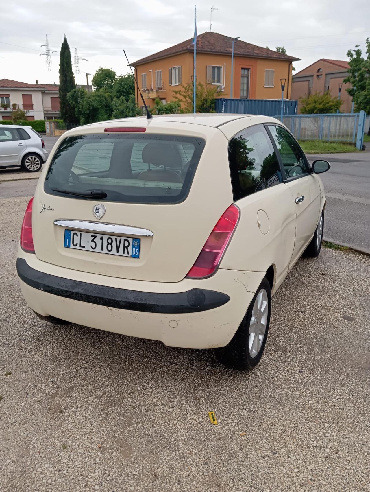 Lancia Ypsilon 1.4 16V Platino