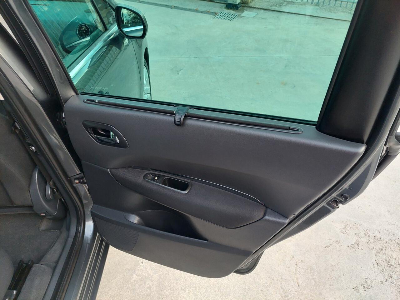 Peugeot 5008 1.6 HDi 110CV 80.000km 7p