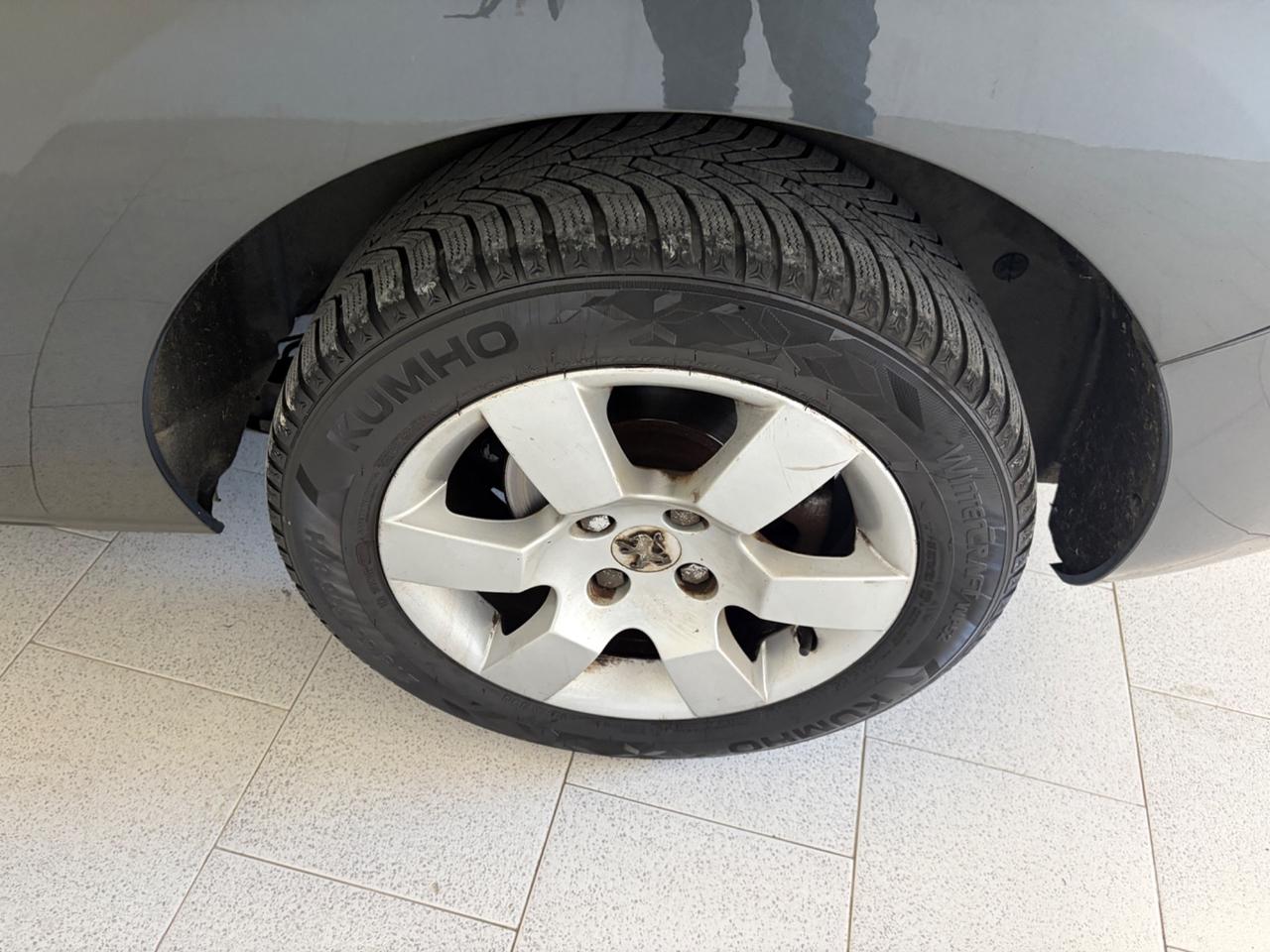 Peugeot 5008 1.6 HDi 112CV cambio robotizzato Tetto panoramico