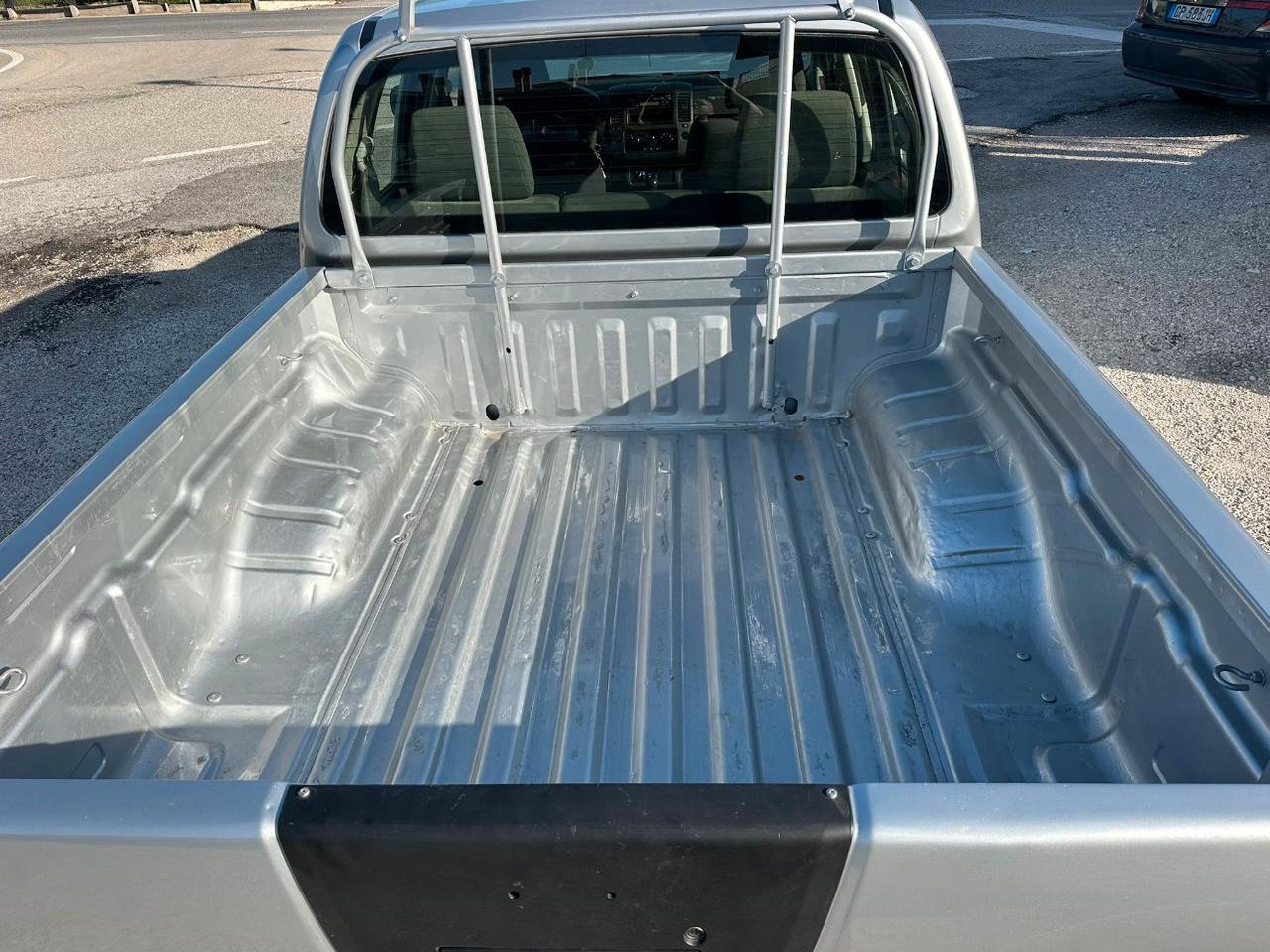 Nissan Navara Double Cab Navara d.cab 2.5 dci XE 174cv