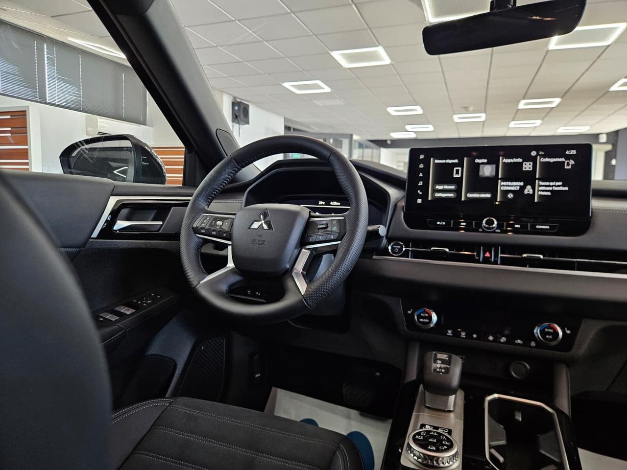 Mitsubishi Outlander DISPONIBILE IN VARIE COLORAZIONI E ALLESTIMENTI - CONCESSIONARIO UFFICIALE