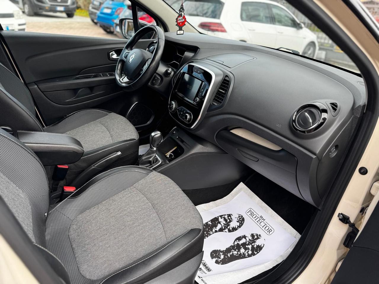 Renault Captur dCi 8V 90 CV EDC Initiale Paris