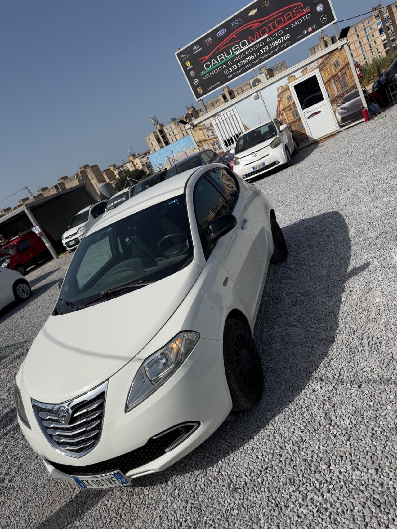 Lancia Ypsilon 1.2 69 CV 5 porte S&S Silver