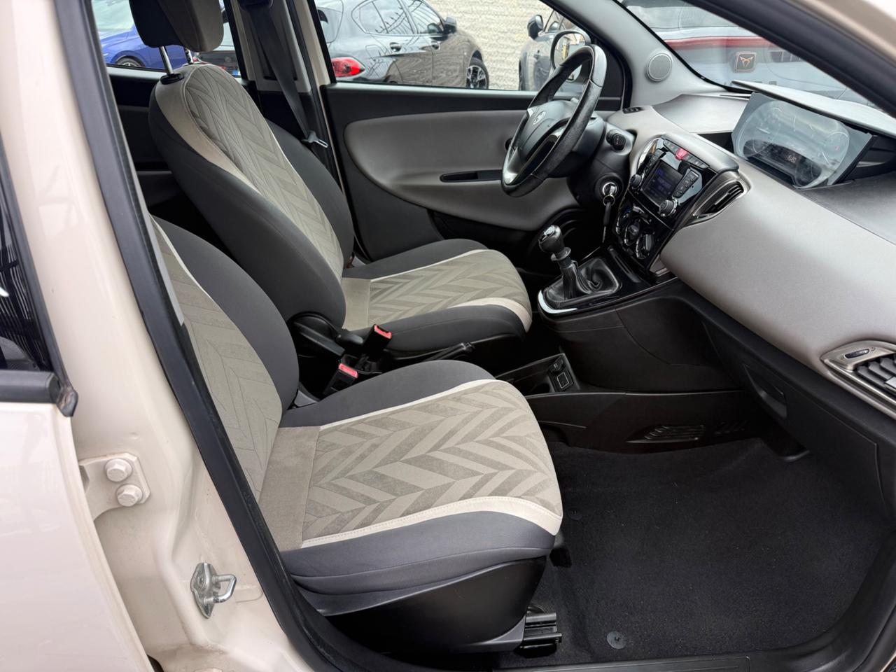 Lancia Ypsilon 1.2 69cv 5 porte Gold