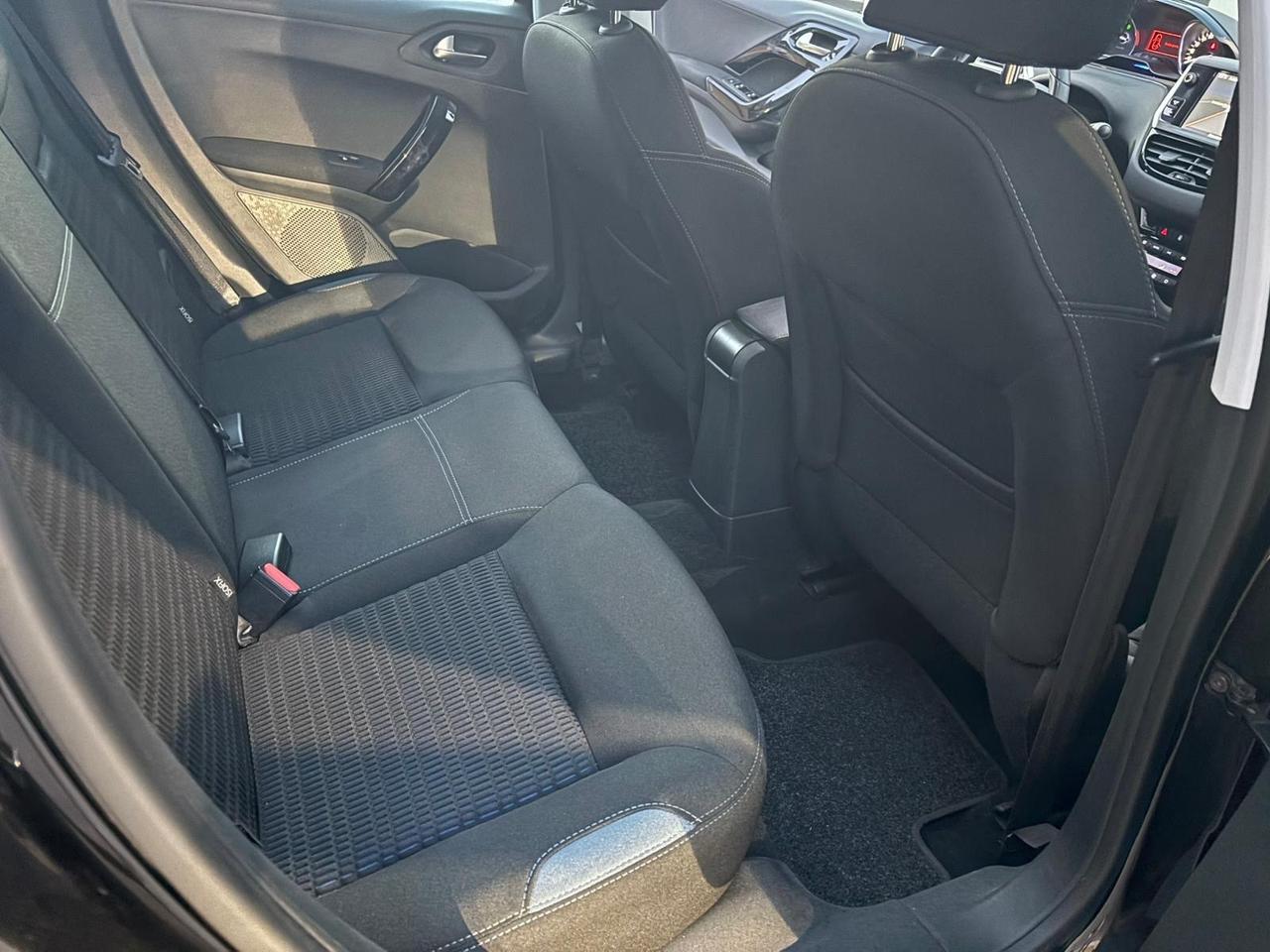 Peugeot 208 1.4 HDi 68 CV 5 porte Allure