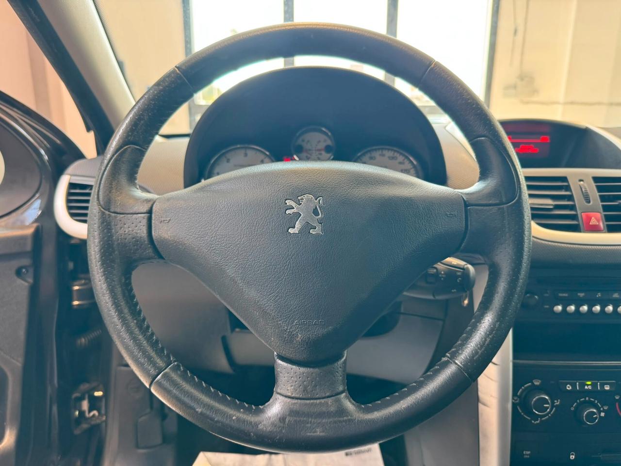 Peugeot 207 1.4 HDi 70CV 5p. Allure