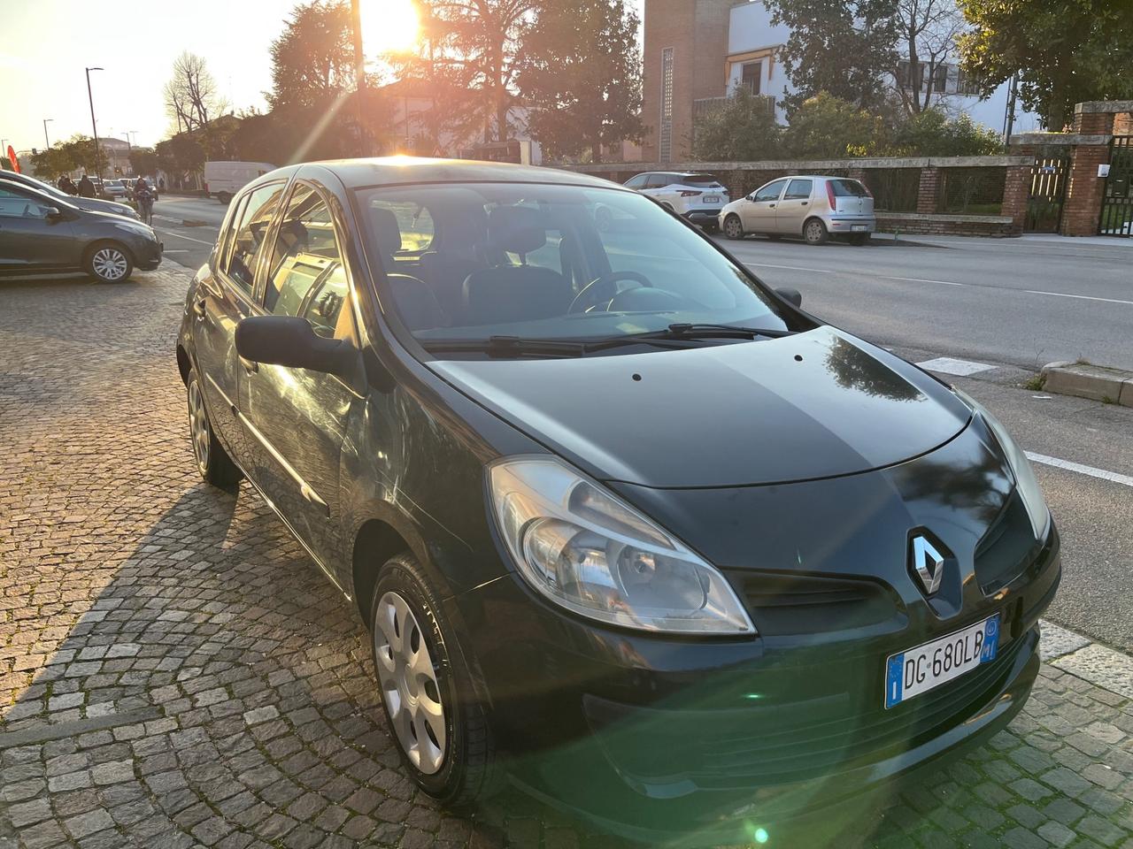 Renault Clio 1.2 16V 65CV 5 porte Confort