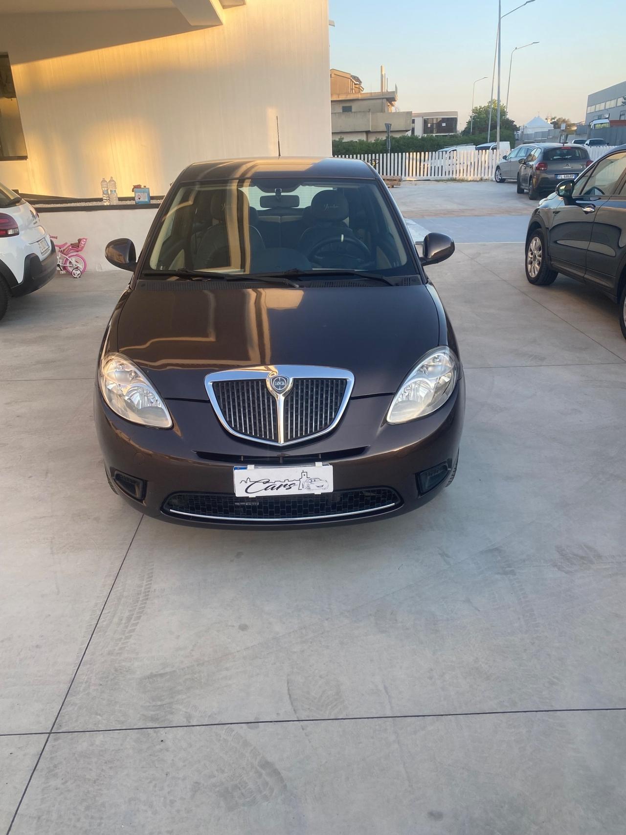 Lancia Ypsilon 1.3 MJT 75 CV Platino