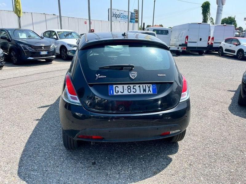 Lancia Ypsilon 1.0 FireFly 5 porte S&S Hybrid Silver