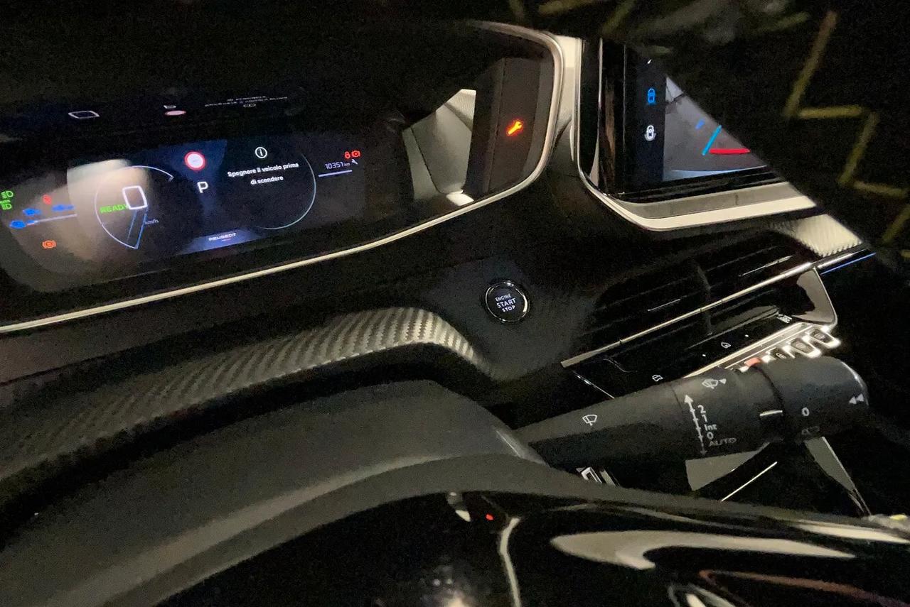 Peugeot 2008 motore elettrico 136 CV Active