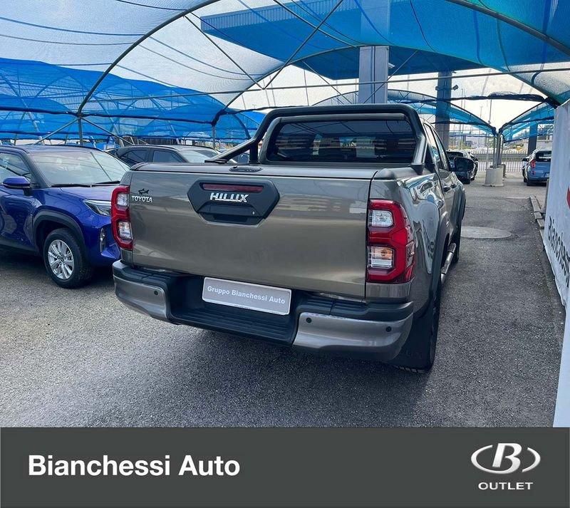 Toyota Hilux 2.8 D-4D A/T 4WD 48V 4 porte Double Cab Invincible