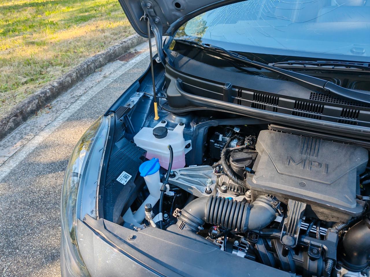 Hyundai i10 SOLO 1.400 KM Incidentata