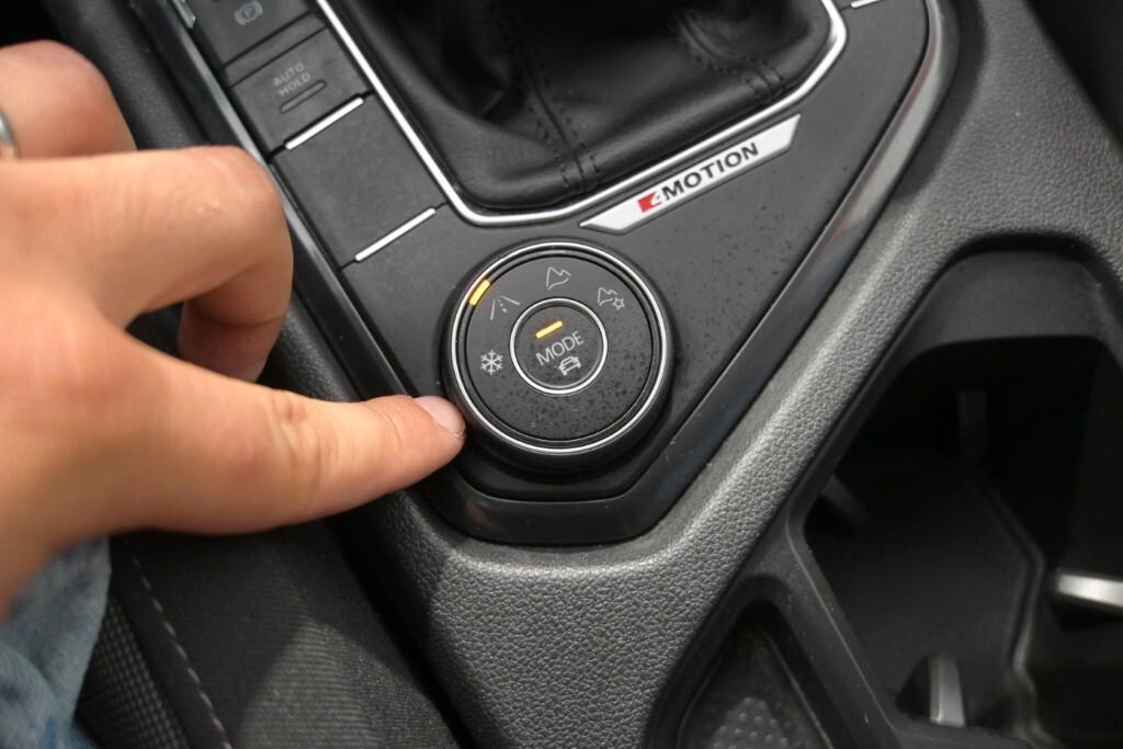 VOLKSWAGEN TIGUAN 2.0 TDI 150CV DSG SCR 4MOTION LIFE ( FARI LED - CLIMA TRIZONA - ADAPTIVE CRUISE - NAVI - APP CONNECT - PARK PILOT - CERCHI 18 )