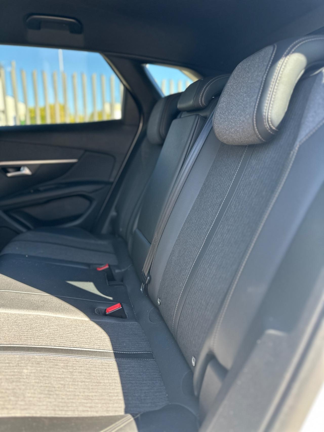 PEUGEOT 3008 (anno 2019)CAMBIO AUTOMATICO