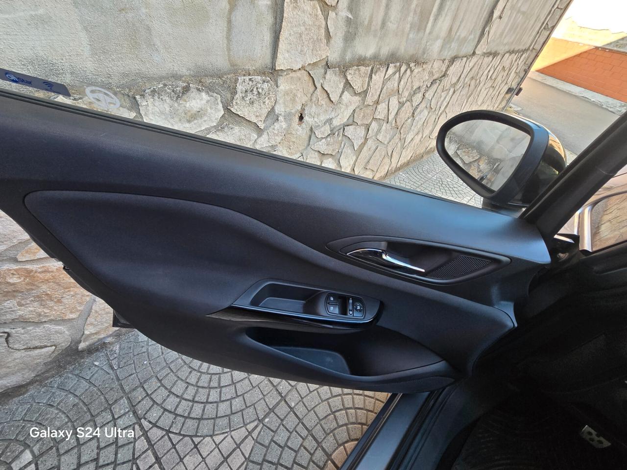 Opel Corsa 1.2 Coupé b-Color