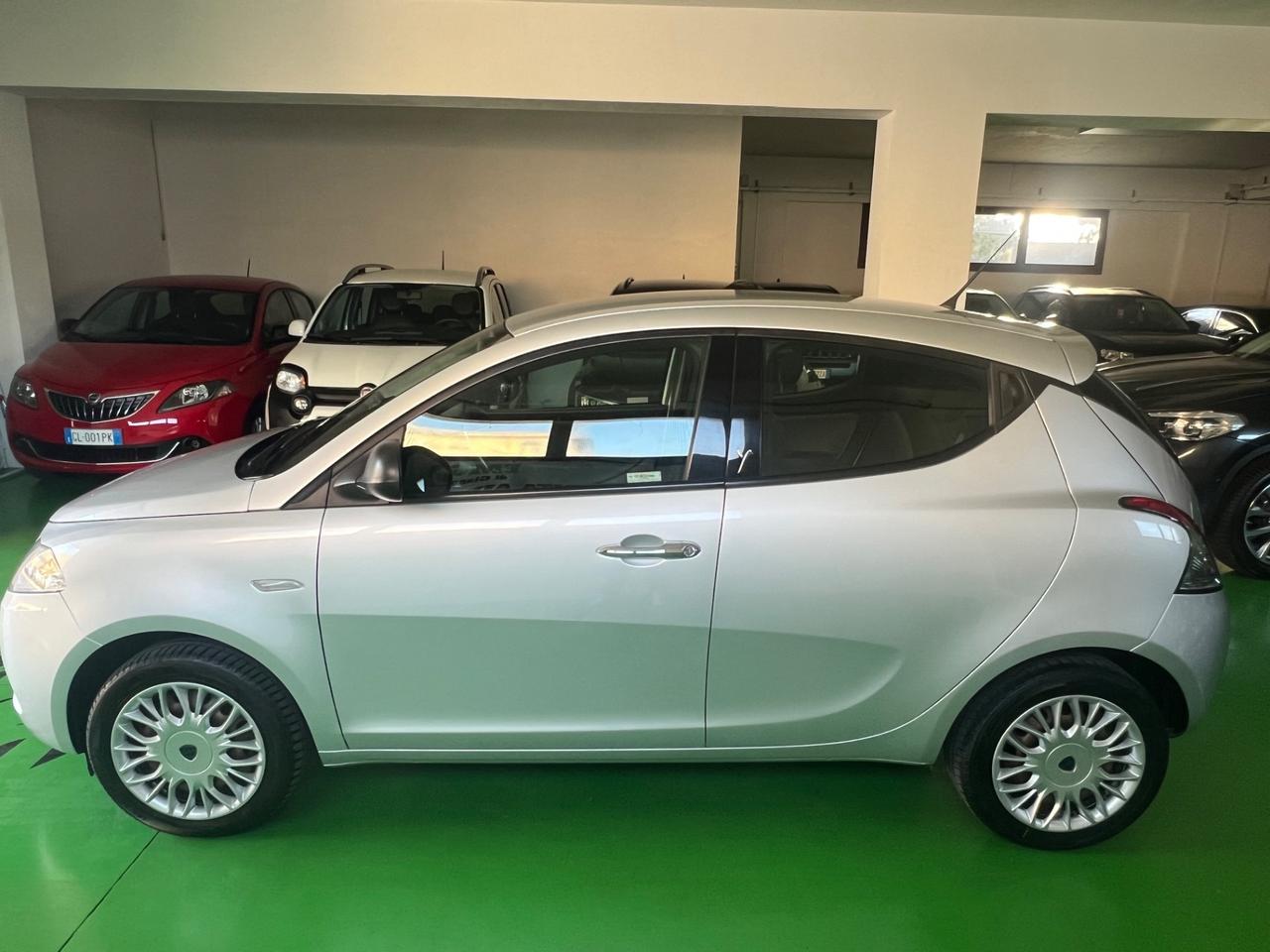 Lancia Ypsilon 1.2 69 CV 5 porte Silver