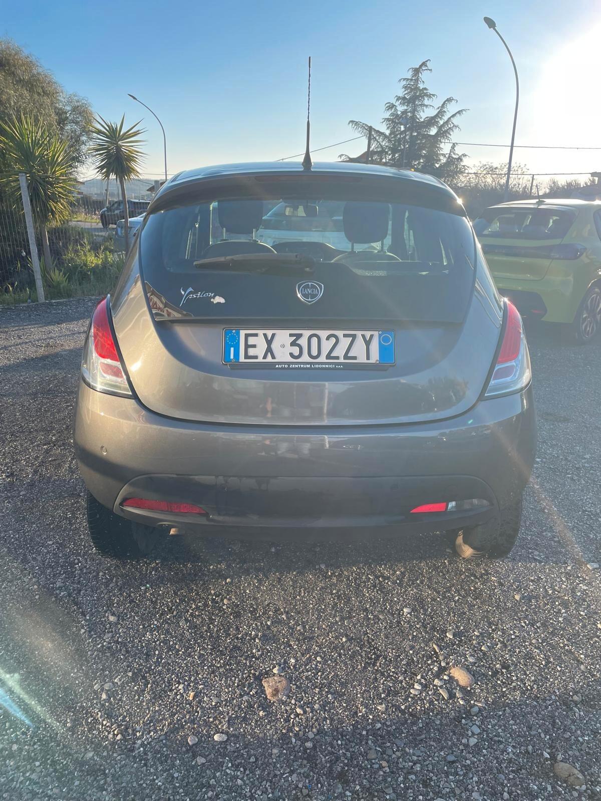 Lancia Ypsilon 0.9 TwinAir 80 CV 5 porte Benzina/Metano Elefantino