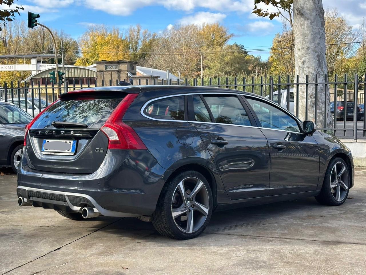 Volvo V60 D5 R-design