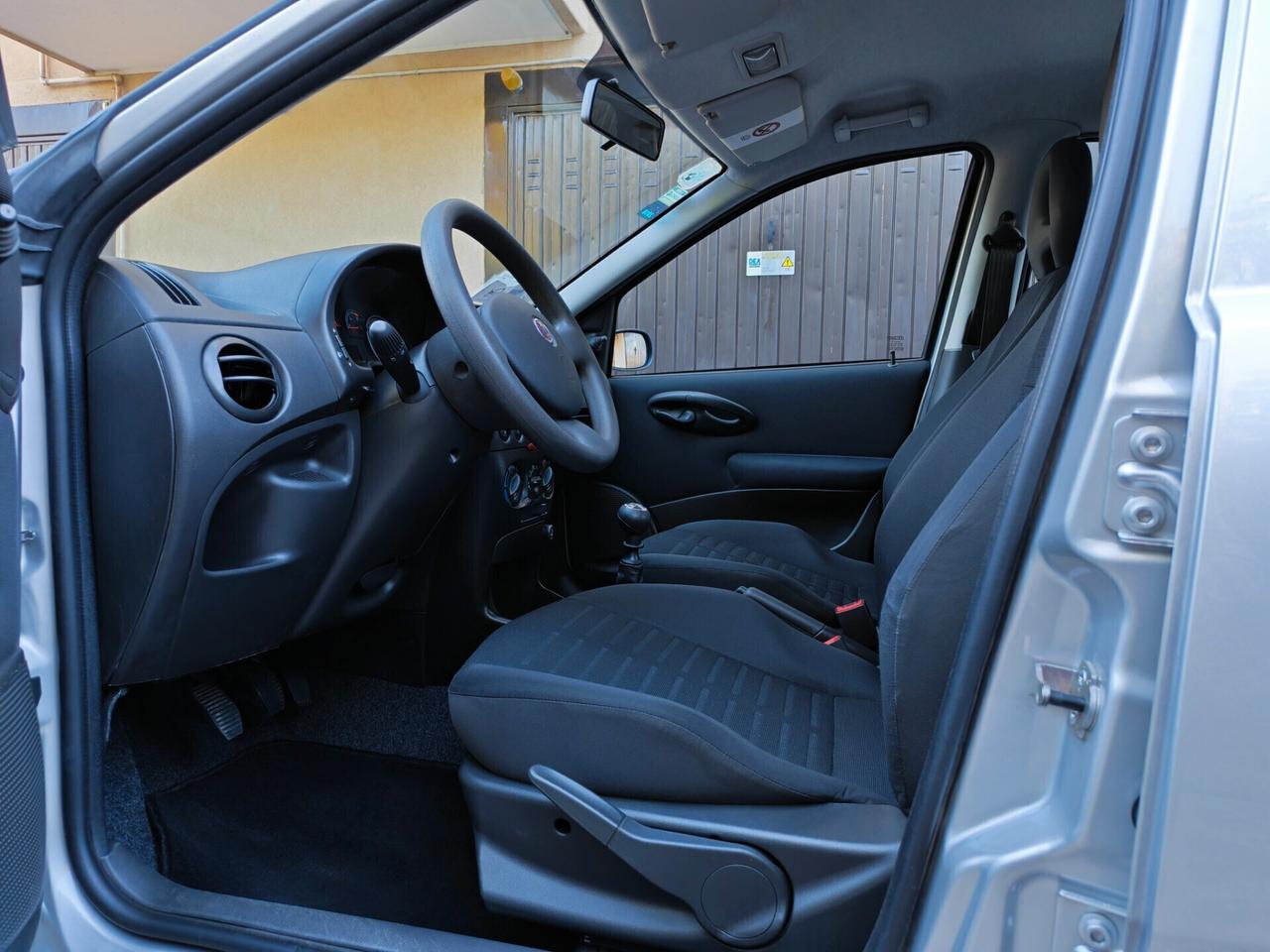 Fiat Punto 1.2 BENZINA 60cv / 30.630km / Unipro