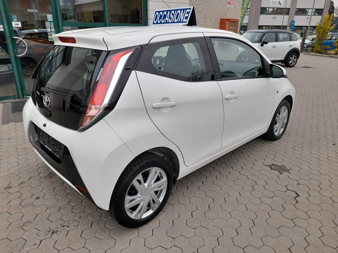 Toyota Aygo 1.0 VVT-i 69 CV 5 porte x-play TSS MMT