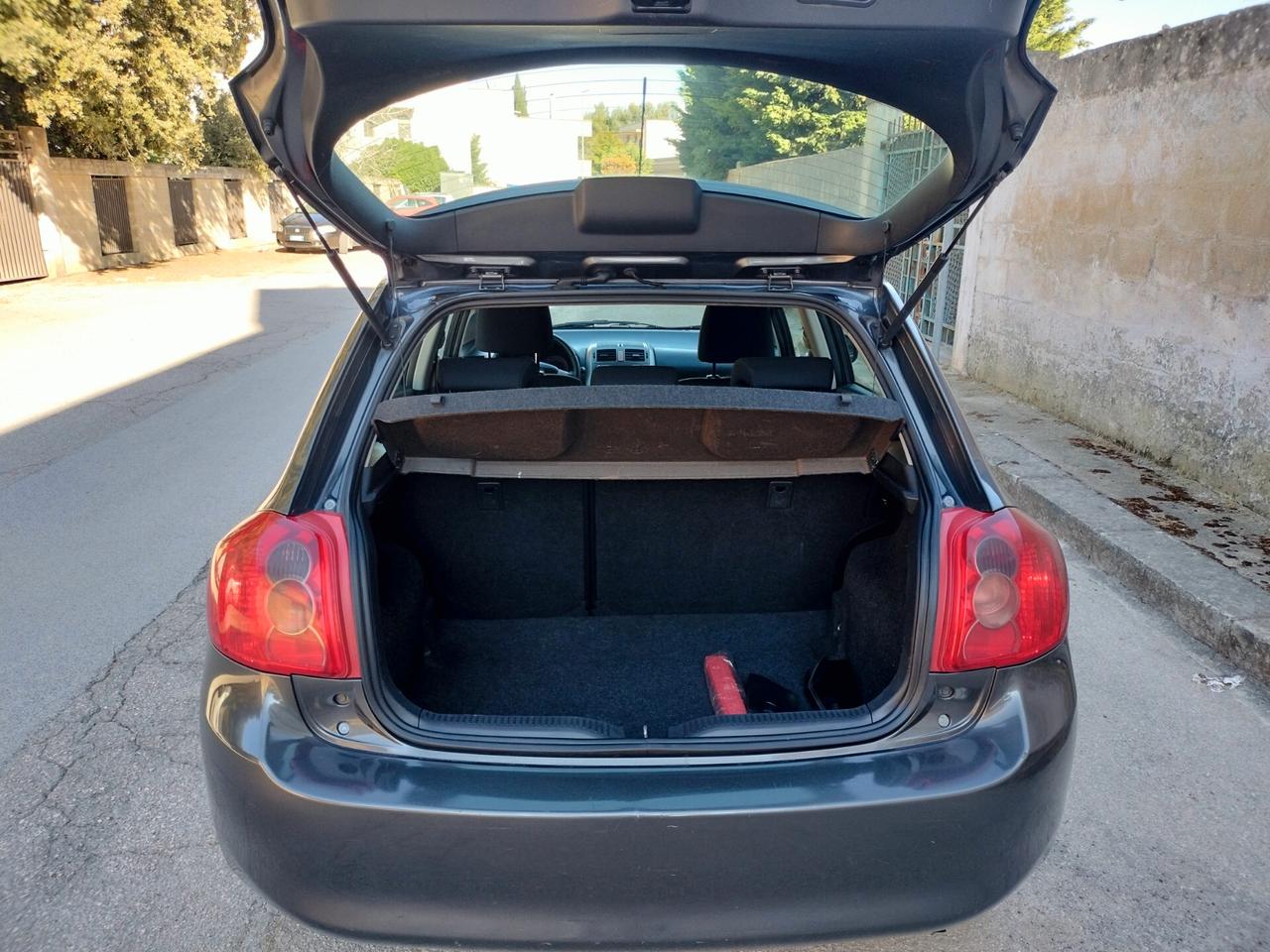 Toyota Auris 2.0 D-4D 5 porte Sol MY'08