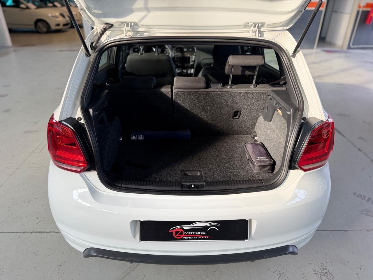 Volkswagen Polo 1.4 TDI 5p. R-LINE NEOPATENTATI