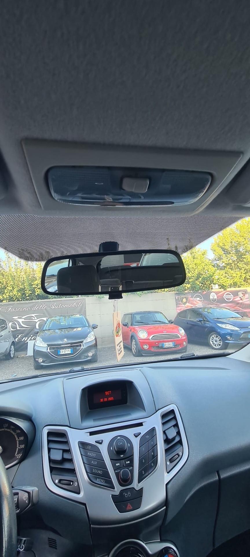 Ford Fiesta 1.4 16V 5p. Bz.- GPL Titanium Bs.