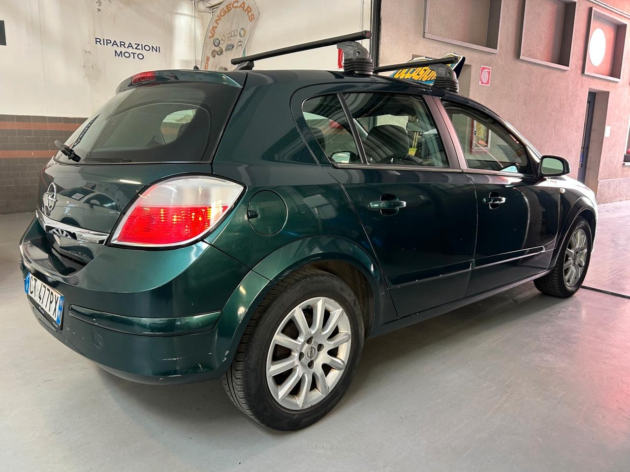 Opel Astra 1.6 16V Twinport 5 porte Cosmo