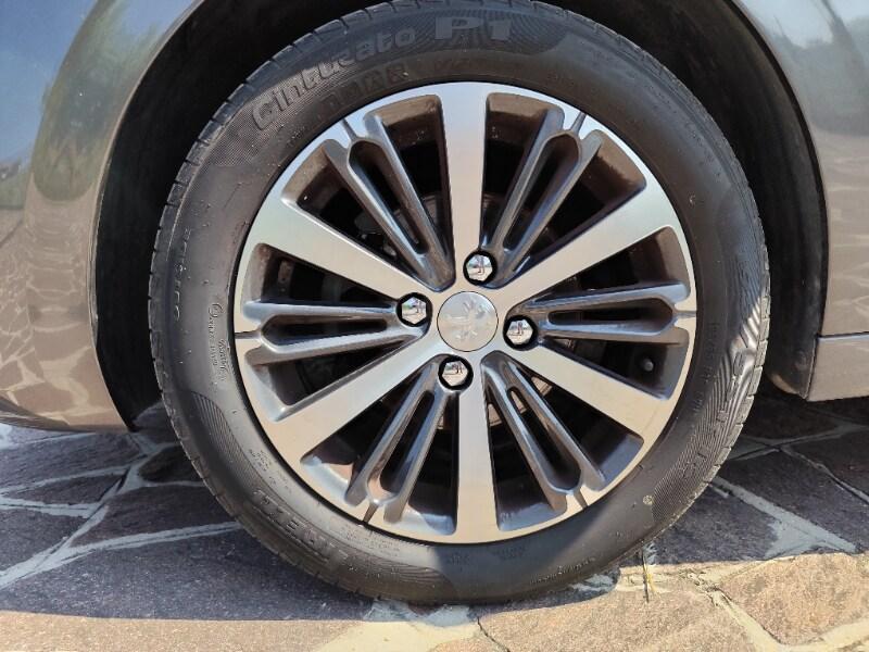 PEUGEOT 208 1° serie PureTech 82 5 porte Allure
