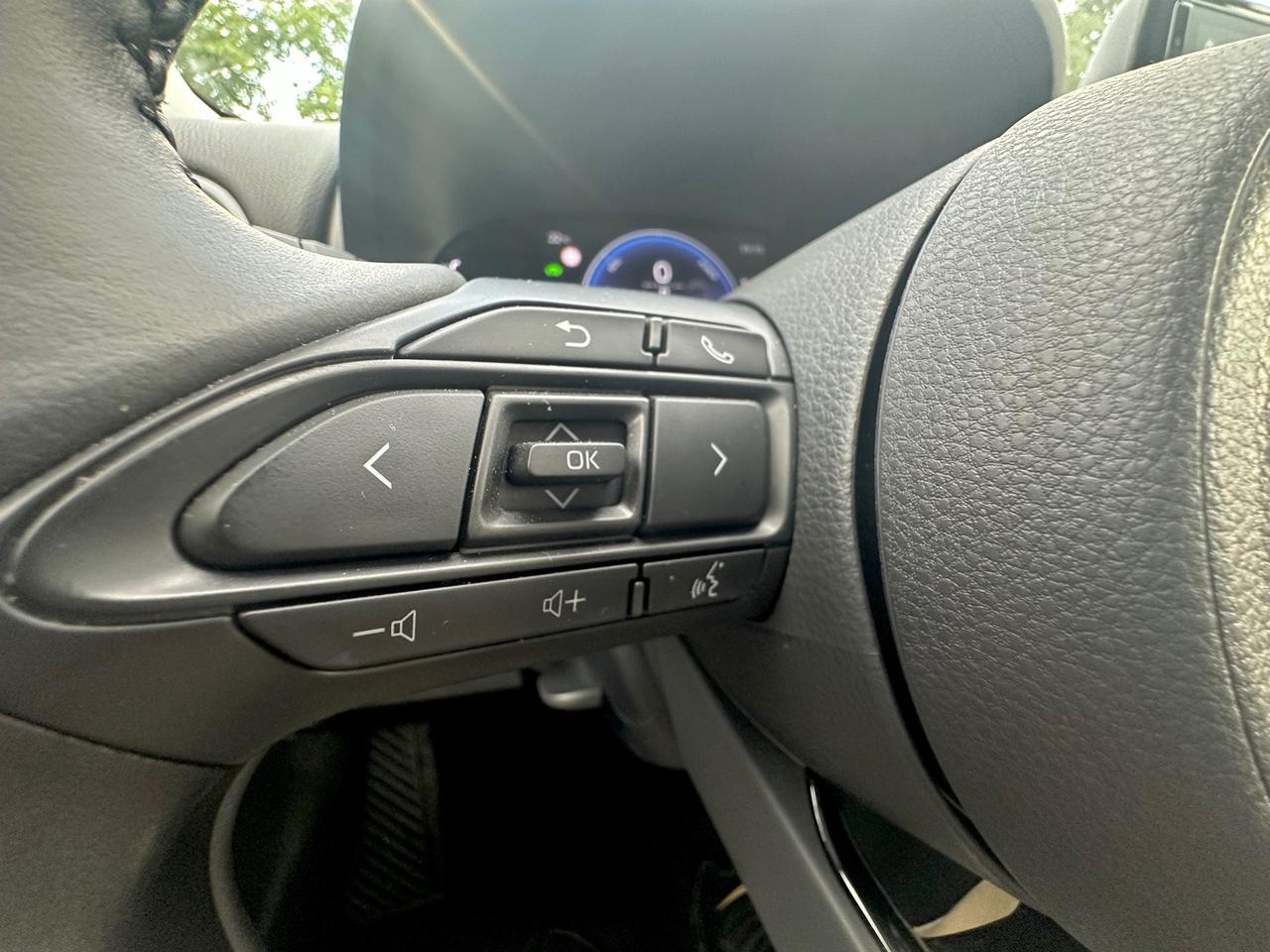 Toyota Yaris 1.5 Hybrid 5 porte Trend 2500 km! Full optional Nessun obbligo finanziario Permute