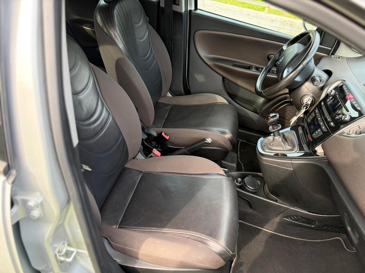 Lancia Ypsilon 0.9 TwinAir 85 CV 5 porte S&S Platinum