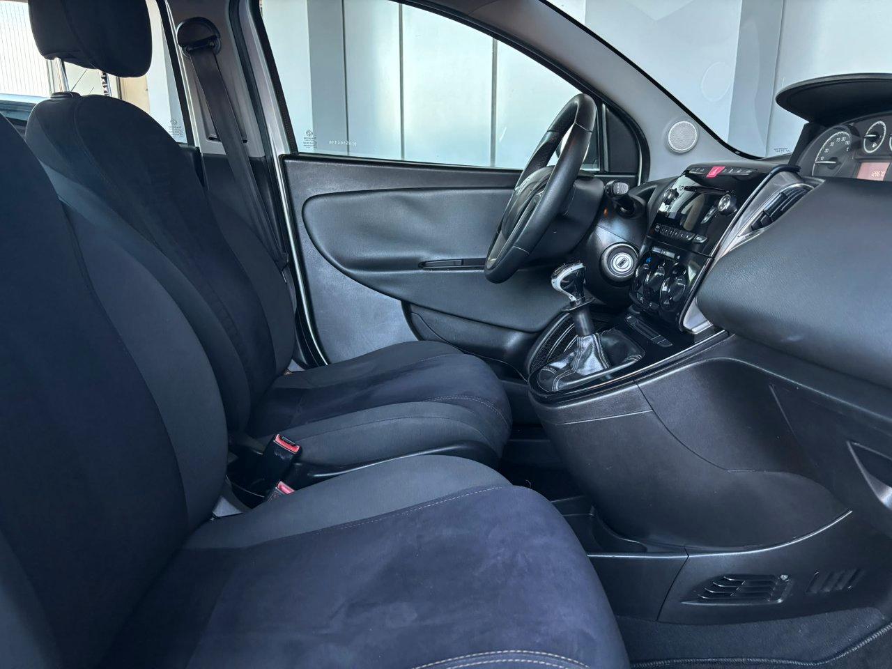 Lancia Ypsilon 5 Porte Ypsilon 1.2 8v Silver s&s 69cv E6