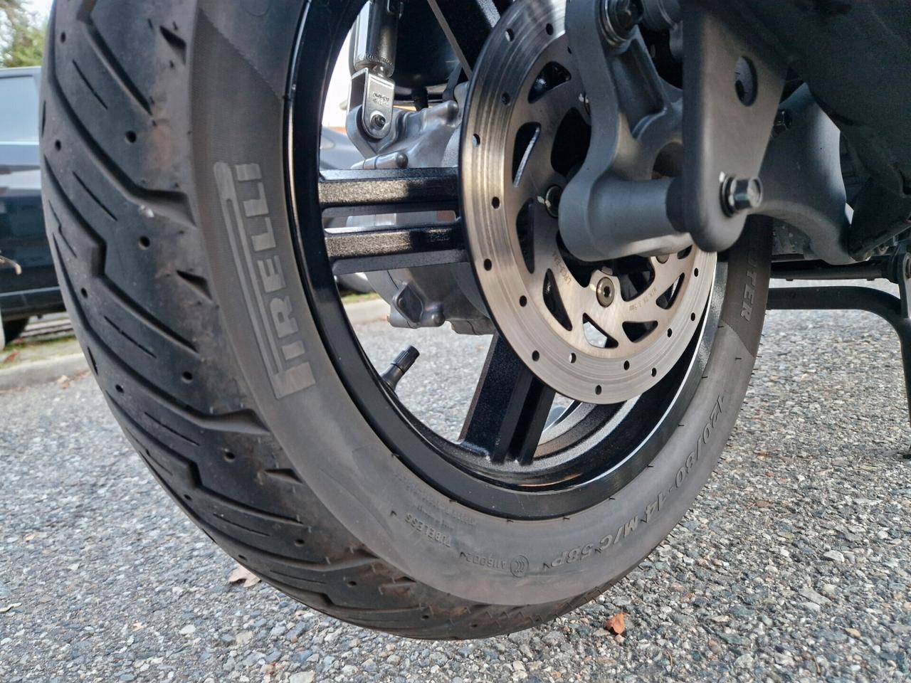 Kymco Agility 200i "SOLO 6.500 km" Parabrezza, Bauletto