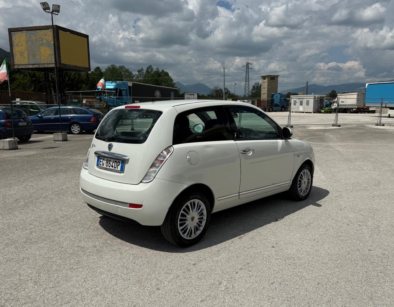Lancia Ypsilon 1.3 MJT 75 CV Diva