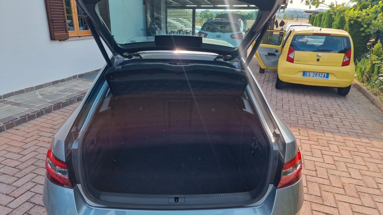 Skoda Superb 2.0 TDI DSG Executive