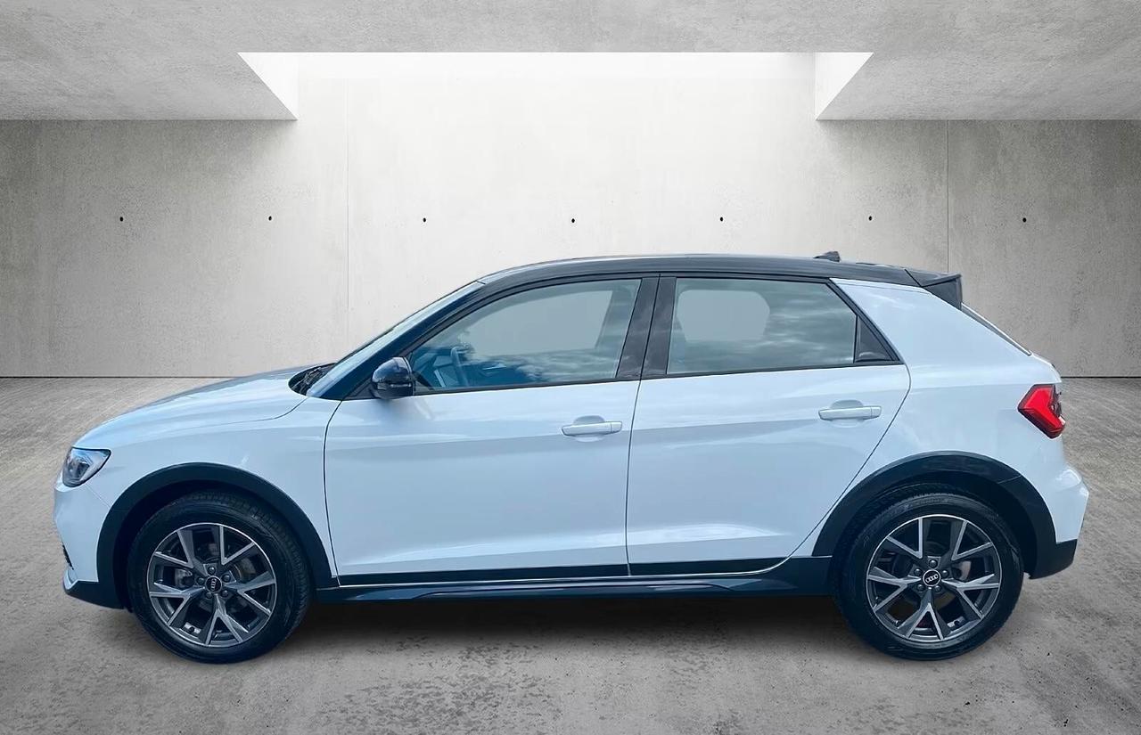 Audi A1 citycarver 30 TFSI Identity Contrast