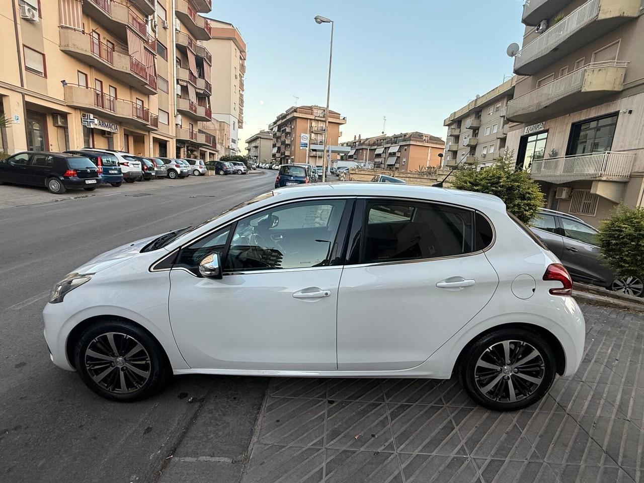 Peugeot 208 BlueHDi 75 5 porte Allure