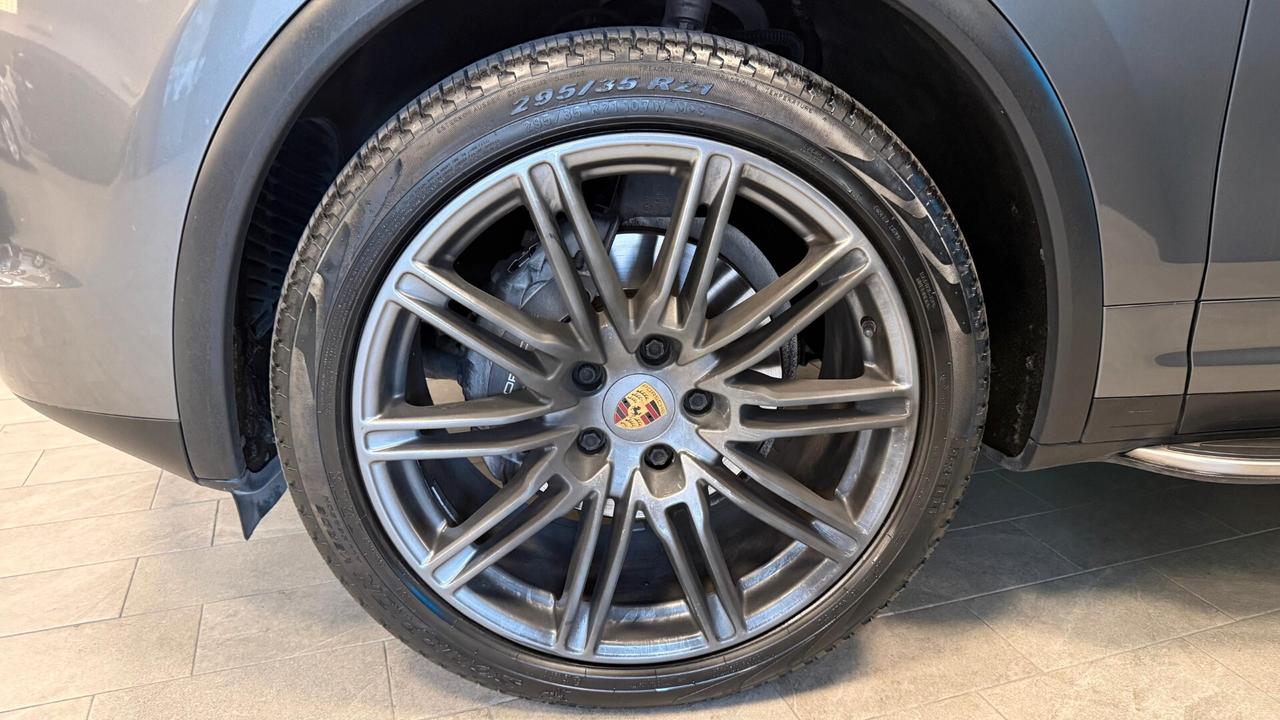 PORSCHE CAYENNE 3.0 DIESEL PLATINUM EDITION 2015