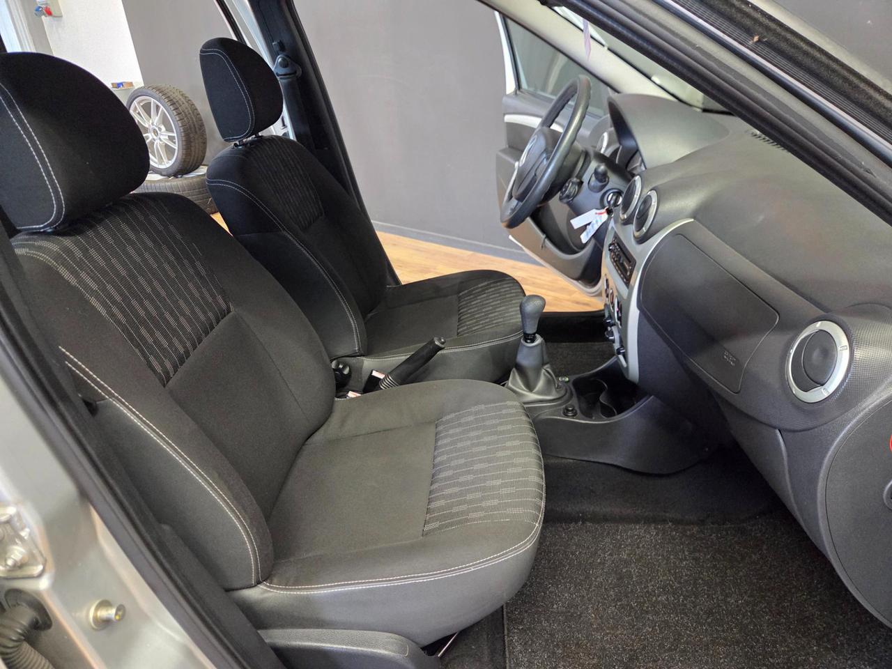 Dacia Logan MCV 1.6 Embleme (blackline) Gpl .ti