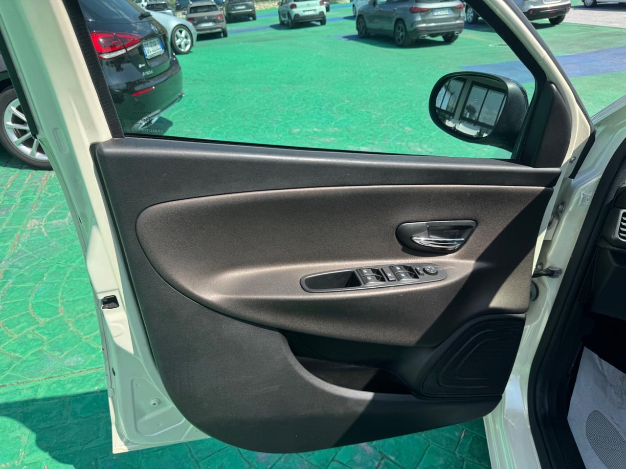 Lancia Ypsilon 1.2 69 CV 5 porte S&S Platinum