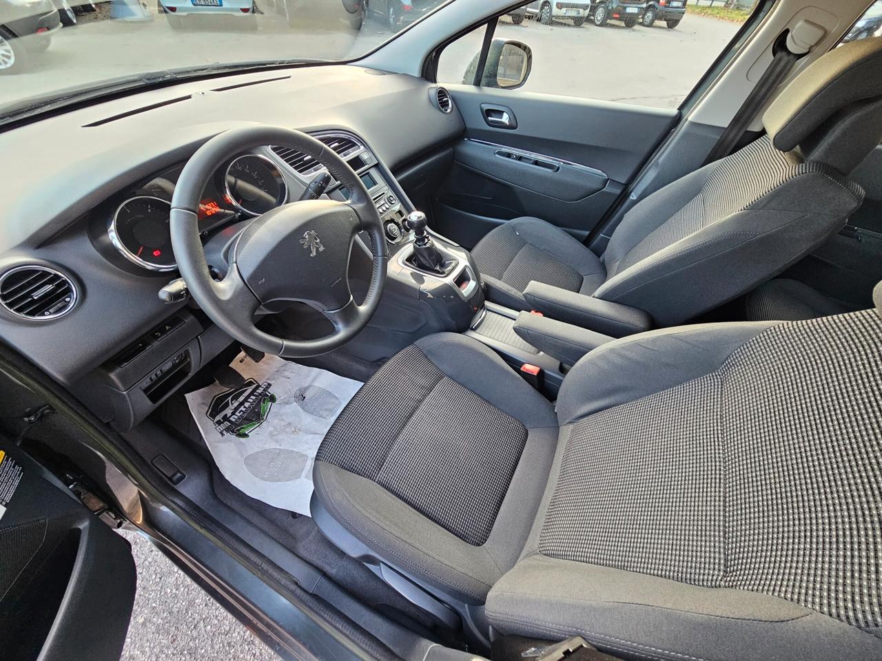 Peugeot 5008 1.6 HDi 112CV Access