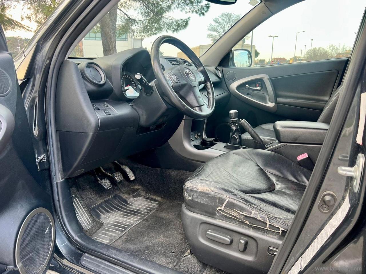 TOYOTA RAV4 2.2 D-4D 177 CV Luxury