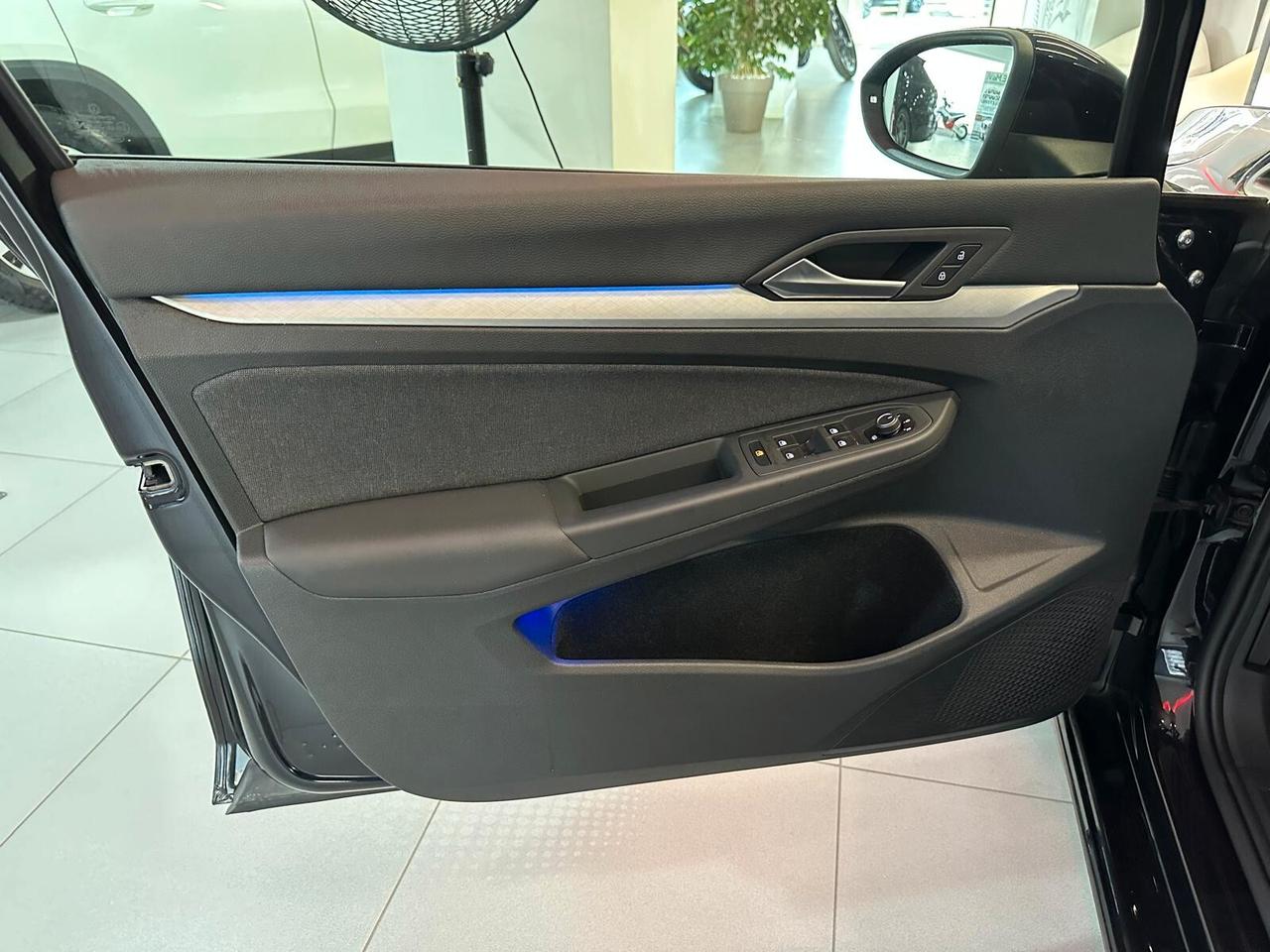 Volkswagen Golf 8 1.5 TGI DSG Style