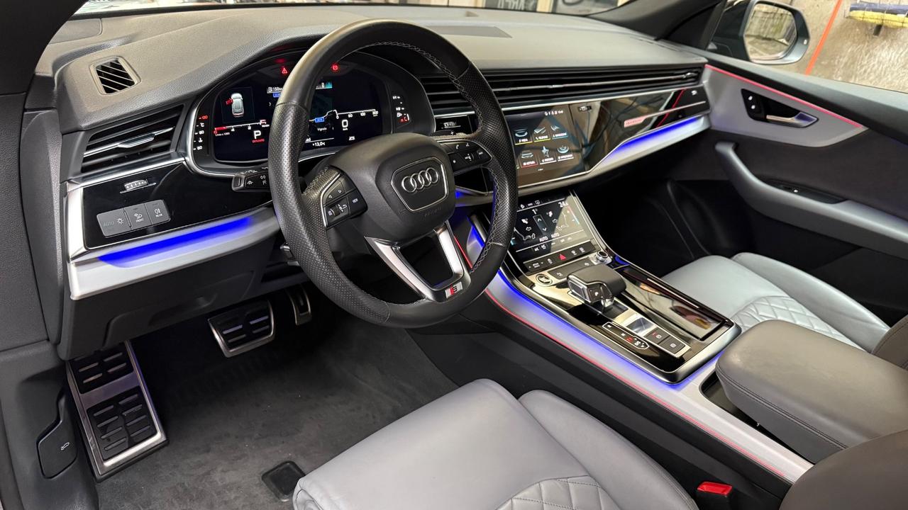 Audi Q8 50 TDI 286 CV quattro Tetto Matrix interno RS