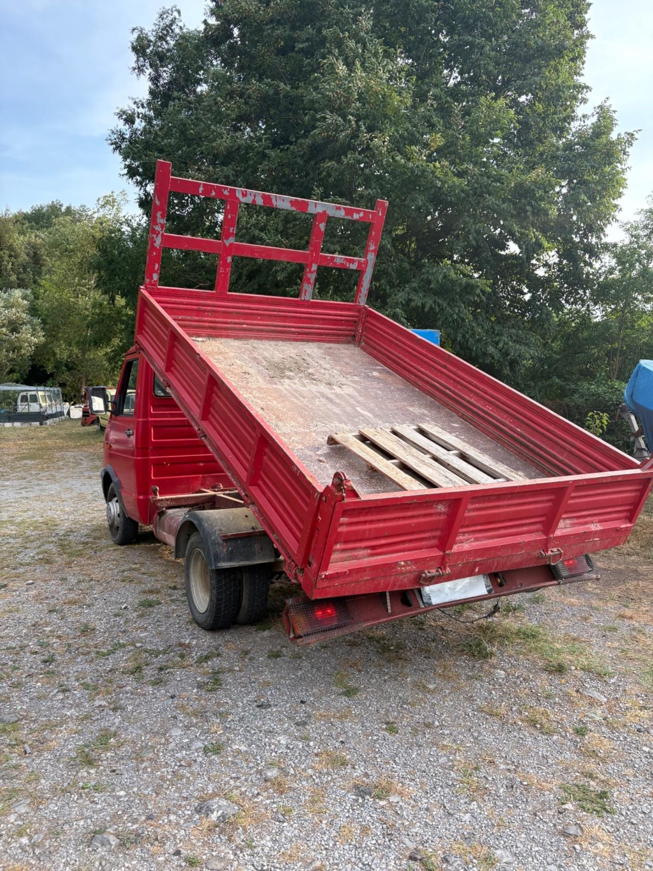 Iveco 35.10 ribaltabile trilaterale